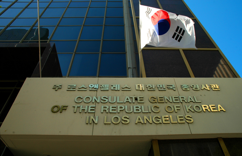 미국 시민권자가 신청한 한국 비자신청을 6젼전 입국금지 결정으로 거부해 제기된 소송에서 LA총영사관이 패소했다. 