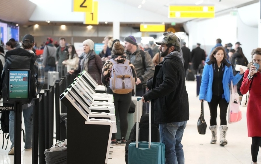 지난 이틀기간 미국 주요도시에서 폭설 한파로 8000여편에 달하는 항공편이 취소되고 결항, 연착사태가 속출했다. /연합뉴스