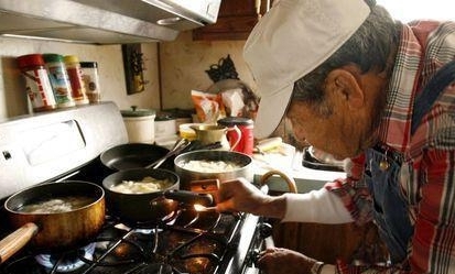 미국에서 가스레인지 유해논란이 일면서 전기 인덕션으로 바꾸는 가정이 늘고 있다. 사진은 오하이오주 가정내 가스레인지. /연합뉴스