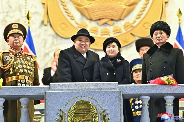 북한이 건군절(인민군 창건일) 75주년인 지난 8일 평양 김일성광장에서 열병식을 개최했다고 조선중앙통신이 9일 보도했다. /연합뉴스