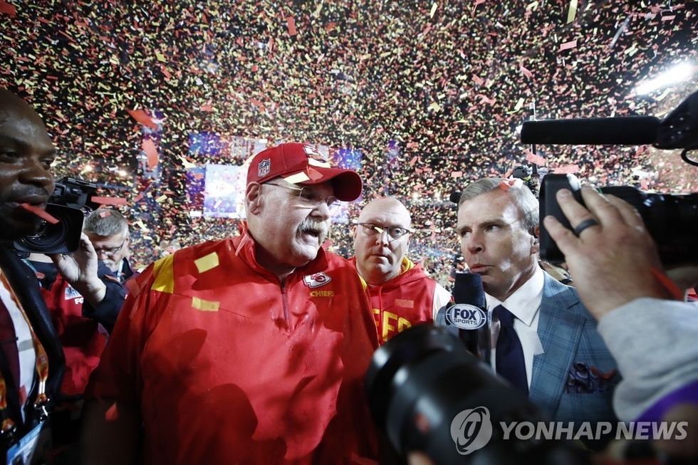 <strong>슈퍼보울 우승을 자축하는 앤디 리드 캔자스시티 감독.</strong>