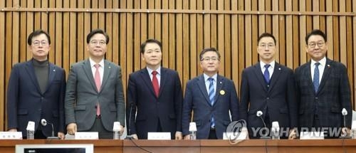 <strong>여야 3+3 협의체는 행안위 소위에서 보훈부 격상, 재외동포청 설립을 의결했다. </strong>
