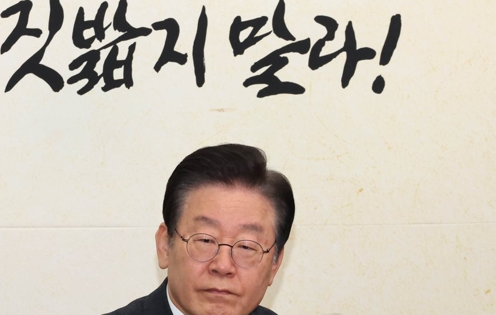 더불어민주당 이재명 대표가 22일 국회에서 열린 최고위원회의에서 자리에 앉아 있다. /연합뉴스