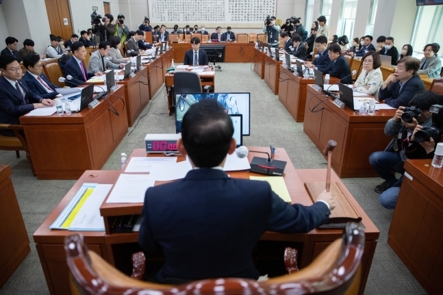 <em>30일 오전 서울 여의도 국회에서 열린 법제사법위원회 전체회의. /뉴스1</em>