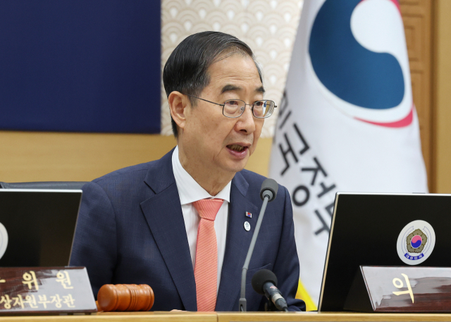 <em>한덕수 국무총리가 5일 세종시 정부세종청사에서 국무회의를 주재하고 있다. 연합뉴스</em>