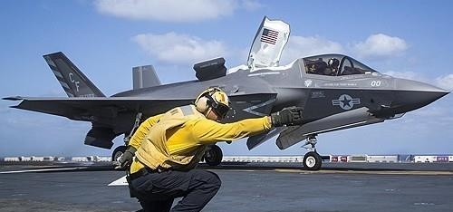<em>해병대 상륙공격함에서 이륙하는 F-35B 전투기/연합뉴스</em>