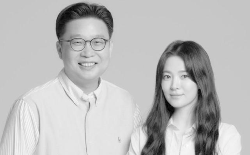 서경덕(왼쪽)과 송혜교(오른쪽)