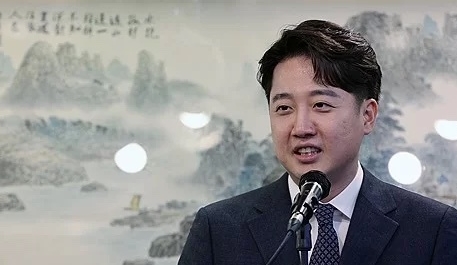 이준석 전 국민의힘 대표가 27일 오후 서울 노원구 한 식당에서 기자회견을 열고 국민의힘 탈당과 향후 정치 행보에 대해 밝히고 있다. / 연합뉴스