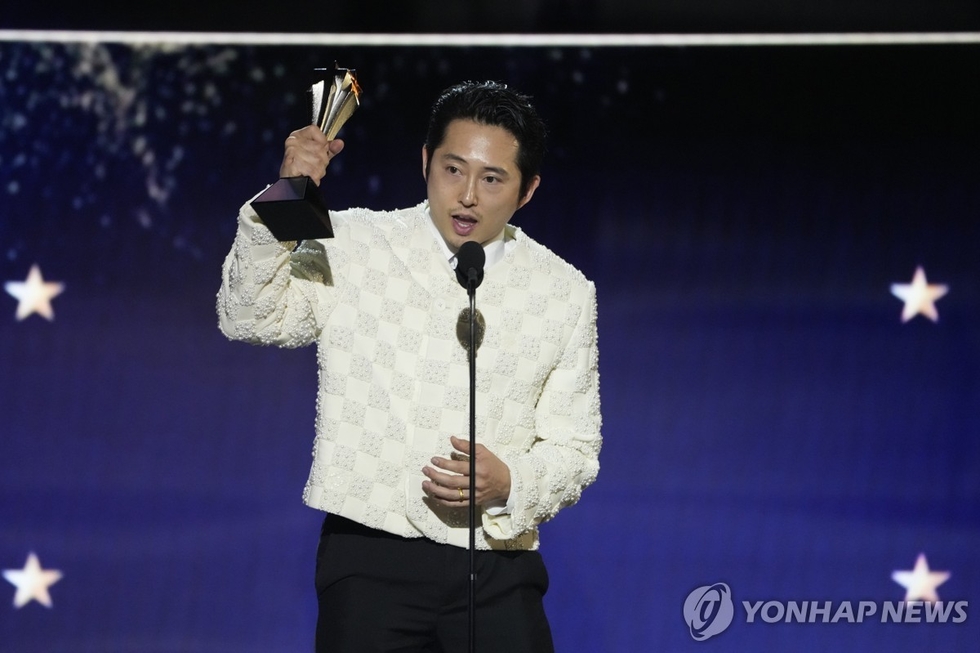 <strong>스티븐 연, 미 크리틱스초이스 시상식 남우주연상 수상</strong>