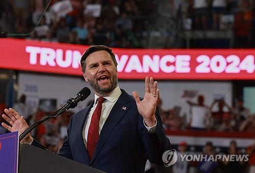 <strong>유세에서 연설하는 밴스 미 상원의원</strong>