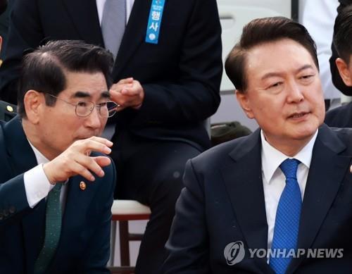 <strong>윤석열 대통령과 김용현 전 국방부 장관. 연합</strong>