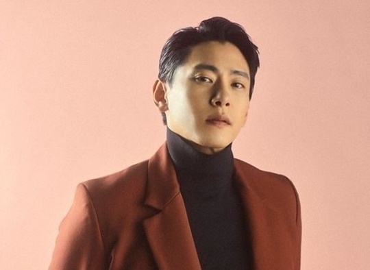 뉴욕타임스가 유태오를 오스카상 남우조연상 후보로 꼽았다. 