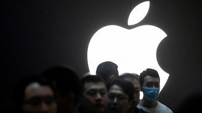 애플의 '중국 리스크'...앱스토어서 페북·엑스 퇴출?
