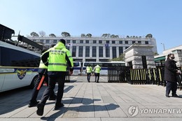 탄핵 선고 지연에 엇갈린 여야…국민의힘 '기대감', 민주 '불안감'