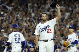 다저스 커쇼, MLB 사상 20번째 3천 탈삼진…김혜성 3타수 1안타