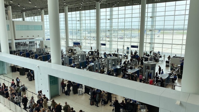 [Breaking News] ICE 요원 오늘부터 미 전역 공항 배치… 이민자 사회 불안 고조