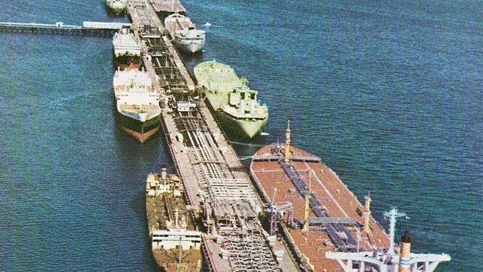 [Breaking News] 트럼프, 이란 카르그섬 폭격 위협…"즉각 합의 없으면 오일시설 초토화"