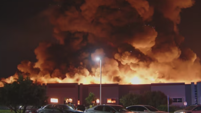 “생활 안 될 정도로 임금 적어서…” LA 물류창고 화마, 직원의 ‘SNS 생중계 방화’였다