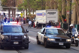 코리아타운 아파트서 흉기난동 용의자 바리케이드…주민 긴급 대피