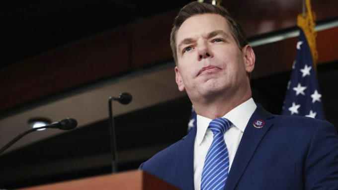 [Breaking News] CA 주지사 후보 스월웰, 성추문 폭로에 전격 사퇴…민주당 경선 대혼란