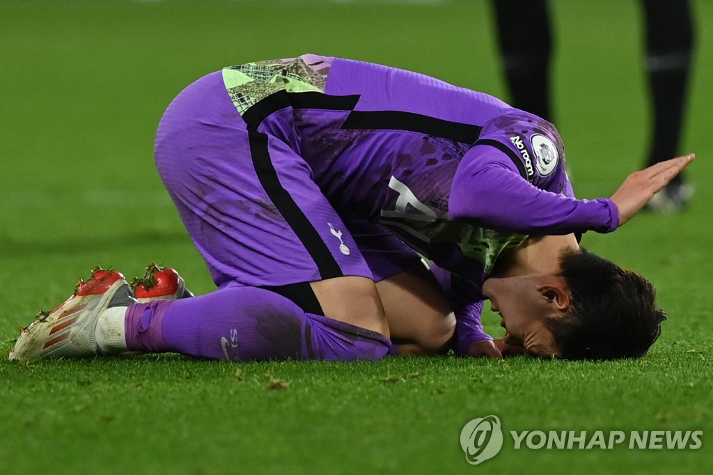 고통 호소하는 손흥민