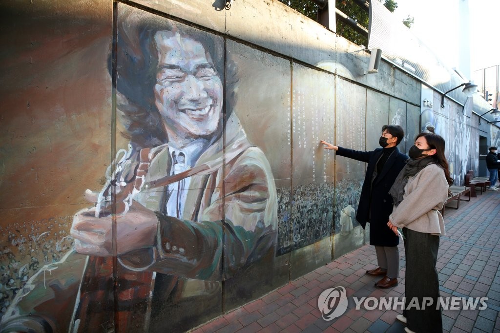 대구 김광석 길의 김광석 벽화(연합뉴스)2022.1.6 mtkht@yna.co.kr
