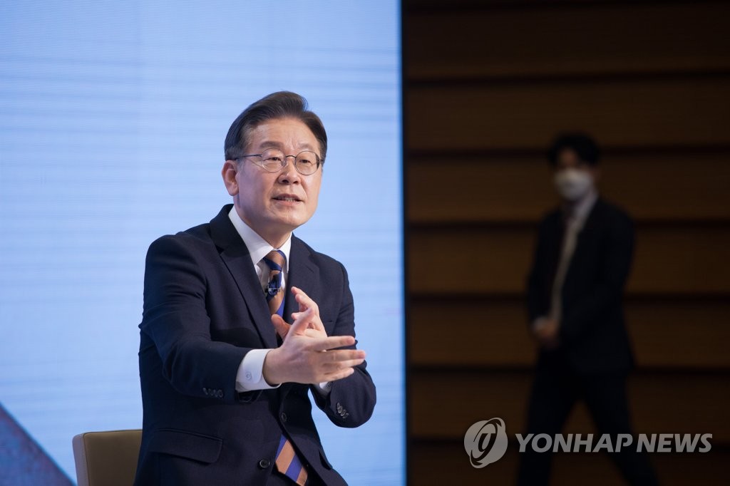 2022-02-14 17:05 요약beta 공유 댓글 글자크기조정 인쇄
사진 없음
고동욱 기자
기자 페이지
심상정 공약 '살찐 고양이법' 또 비판…